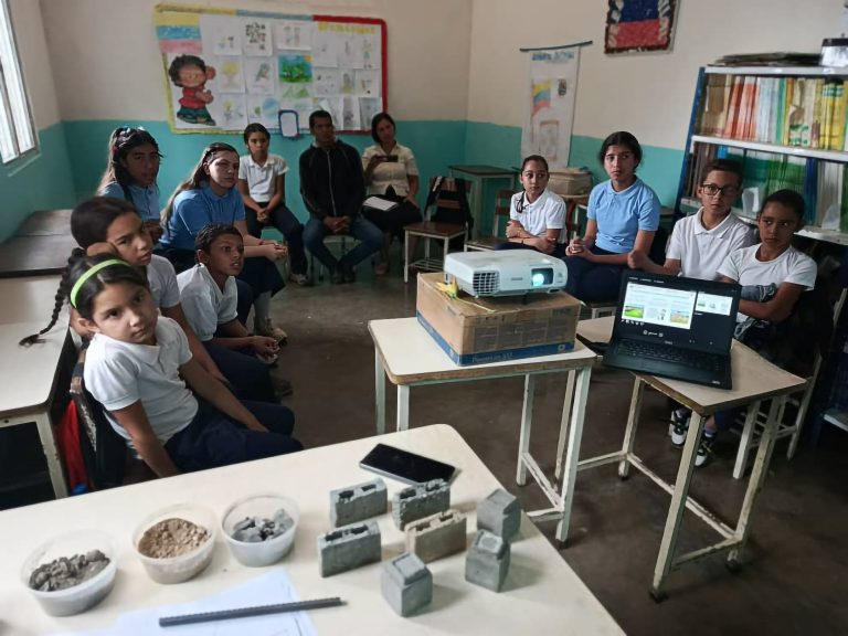 CULMINA PLAN EDUCATIVO «POLO VA A LA ESCUELA» EN FOMENTO DE LA CIENCIA